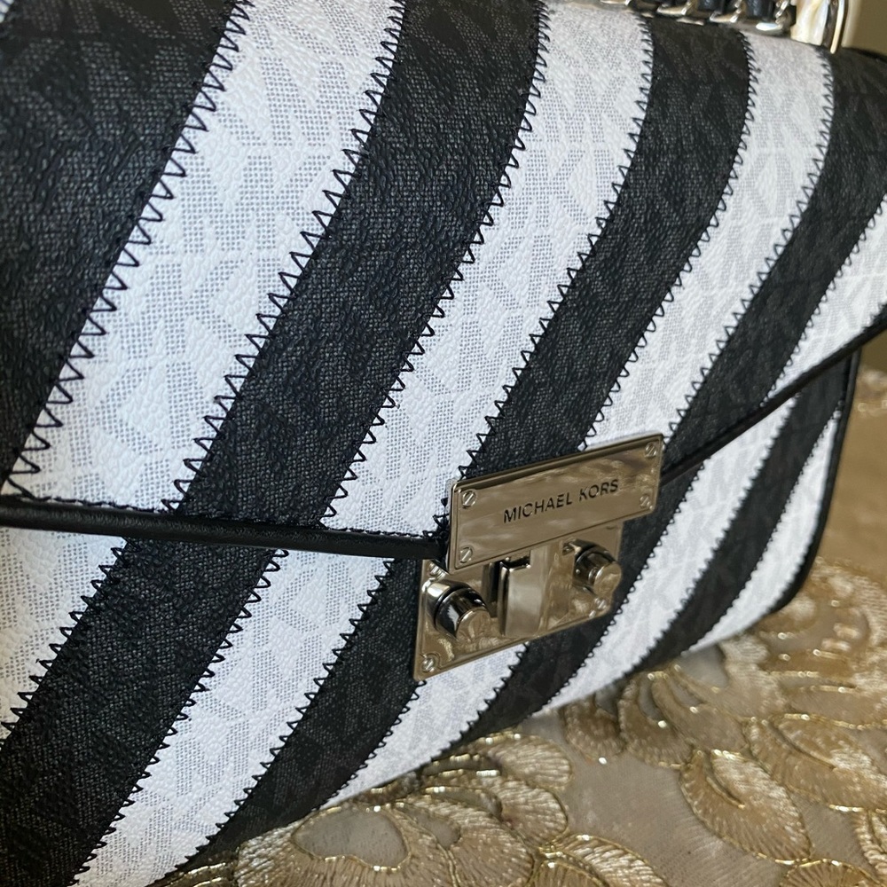 Michael Kors crossbody - Picture 5 of 9